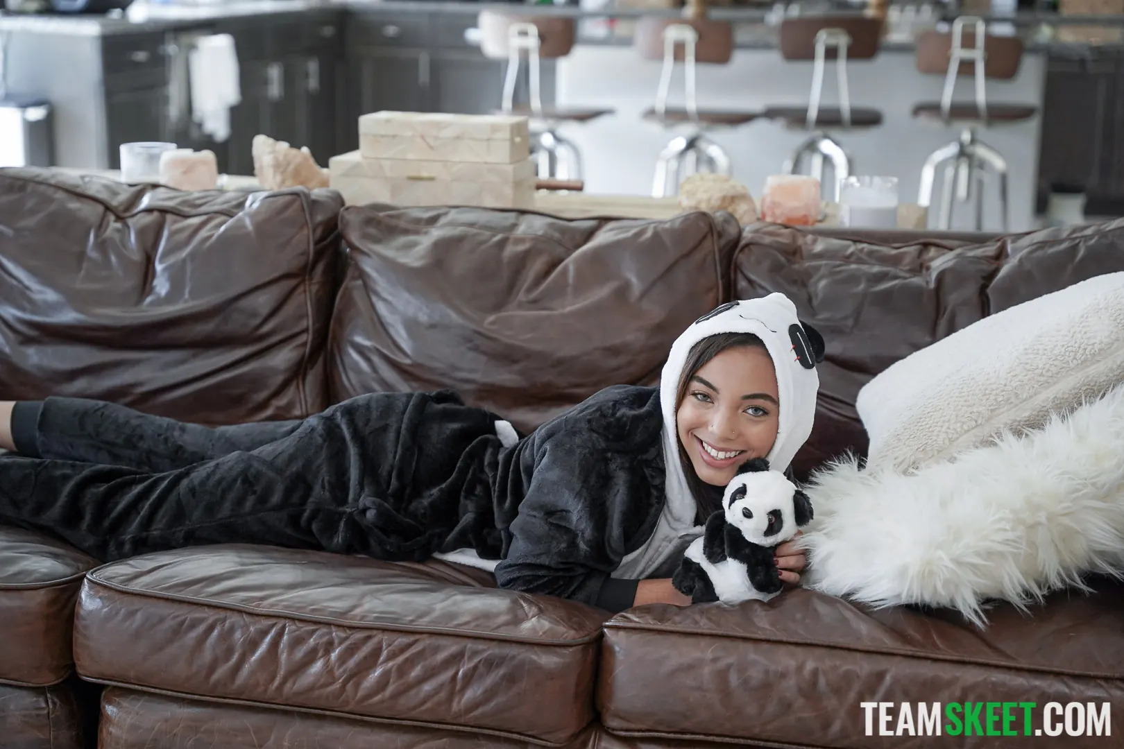 Team Skeet 'Puppet Pal Panda' starring Zerella Skies (Photo 18)