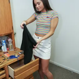 Zoey Bloom en 'Team Skeet' Una adolescente menuda es penetrada por un enorme jugador de fútbol (Miniatura 30)