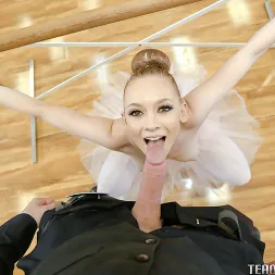 Zoey Monroe en Recopilación de los mejores leggings rotos (foto 40) Zoey Monroe en 'Team Skeet' Recopilación de los mejores leggings rotos (Miniatura 40)