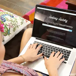 Zoey Monroe en Princesa chorro (foto 2) Zoey Monroe en 'Team Skeet' Princesa chorro (Miniatura 2)